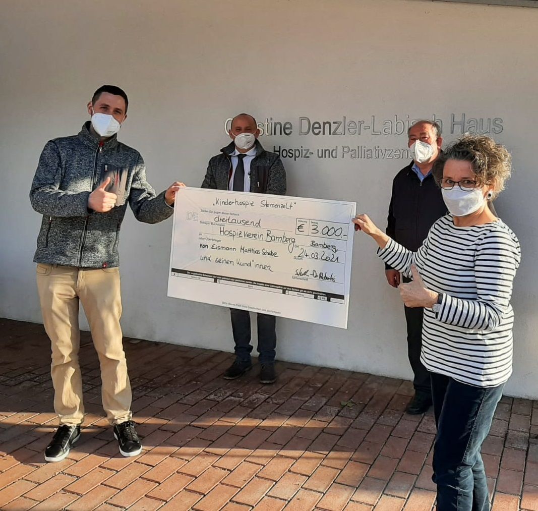 Matthias Scheibe-De Robertis, M. Toska, Konrad Göller und Anna Schubert (Hospizverein) v.l.n.r.